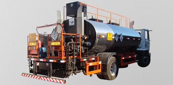 Distribuidores de Asfalto com Barra Espargidora